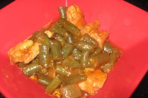 Mancarica de fasole verde cu piept de pui