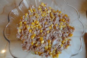 Salata de peste cu porumb