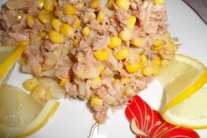 Salata de peste cu porumb
