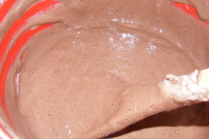 Tort cu crema de banane si mousse de ciocolata
