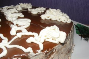 Tort cu crema de banane si mousse de ciocolata