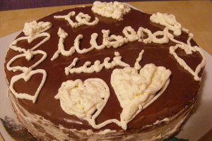 Tort cu crema de banane si mousse de ciocolata