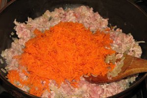 Tarta coronita cu carne si seminte de in