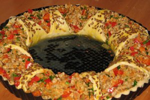Tarta coronita cu carne si seminte de in