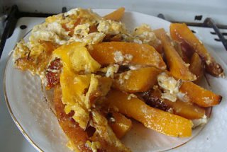 Dovleac pai cu oua scrambled