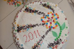 Tort crema de zahar ars - La Multi Ani 2011 !!