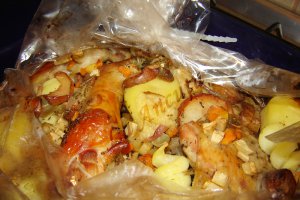 Aripi de curcan cu legume la punga