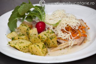 Rasol de porc cu morcov, telina si mozzarella