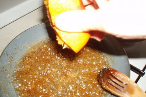 Tarta cu portocale in caramel de mandarine