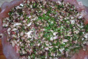 Piept de pui umplut cu ciuperci