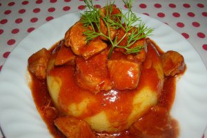 Porc cu sos si mamaliga