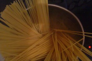 "Amintiri din copilarie"-Spaghete cu branza si zahar la cuptor