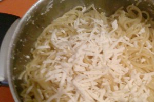 "Amintiri din copilarie"-Spaghete cu branza si zahar la cuptor