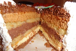 Tort special cu trei creme