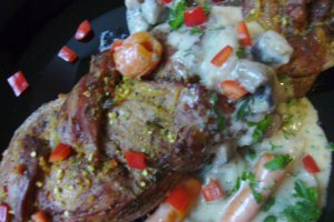 Muschiulet  de porc cu sos de ciuperci
