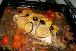 Dorada  umpluta  pe pat de legume