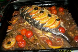Dorada  umpluta  pe pat de legume