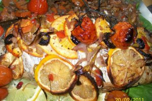 Dorada  umpluta  pe pat de legume