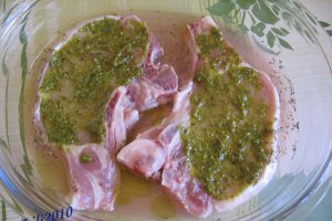 Cotlet cu pesto si branza albastra