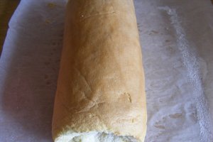 Rulada cu dulceata de visine si glazura de ciocolata