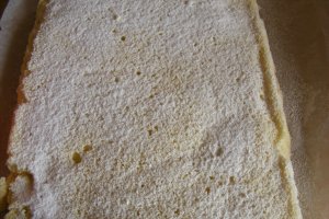 Rulada cu dulceata de visine si glazura de ciocolata