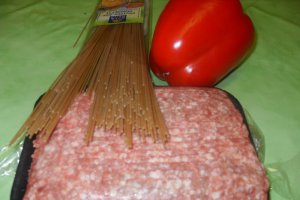 Volkorn Spaghetti cu pui si sos de ardei