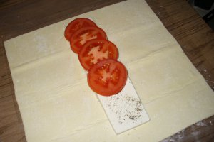 Copy-Paste "Strudel cu branza si rosii. Da` ce...eu nu pot?!? Eeiii..."