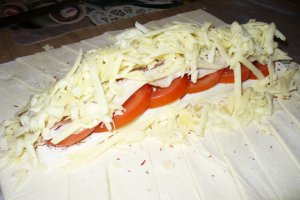 Copy-Paste "Strudel cu branza si rosii. Da` ce...eu nu pot?!? Eeiii..."