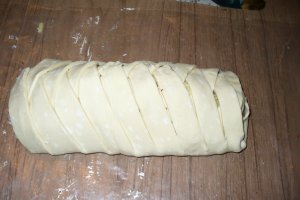 Copy-Paste "Strudel cu branza si rosii. Da` ce...eu nu pot?!? Eeiii..."