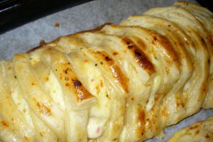 Copy-Paste "Strudel cu branza si rosii. Da` ce...eu nu pot?!? Eeiii..."