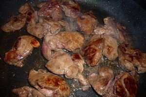 Ficatei de pui trasi la tigaie in ulei de palmier
