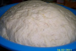 Pateuri umplute cu ciuperci si cu sunca