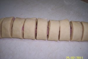 Pateuri umplute cu ciuperci si cu sunca