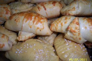 Pateuri umplute cu ciuperci si cu sunca