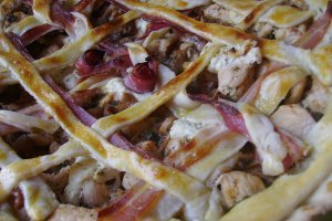 Tarta cu piept de pui si galbiori