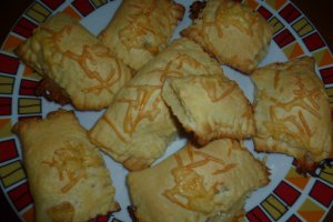 Pateuri cu ciuperci, sunca de curcan si branza
