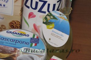 Turn de clatite cu crema limoncello
