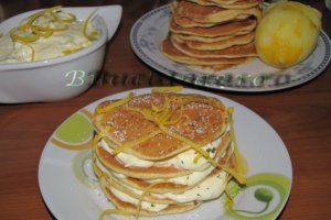 Turn de clatite cu crema limoncello