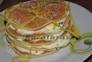Turn de clatite cu crema limoncello