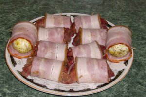 Ficatei de pasare si oua invelite in bacon