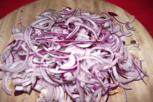 Fasole batuta cu ceapa caramelizata