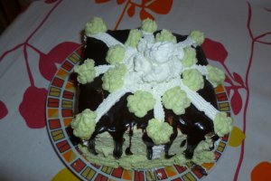 Desert cu biscuiti cremosi in ciocolata