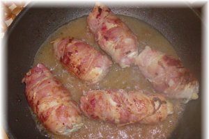 Rulouri din piept de pui cu Philadelphia,sunca si bacon