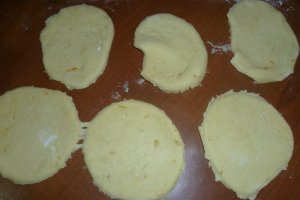 Gogosele cu dulceata de cirese amare