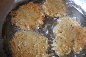 Latkes sau Gogosele de cartofi