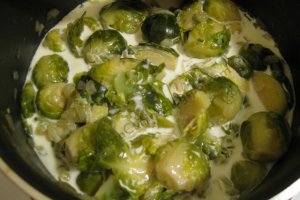 Varza de Bruxelles cu blue cheese