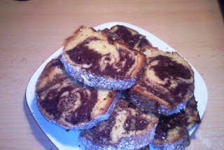 Chec cu nuca si stafide ”asubana”