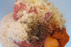 Rulada de carne tocata cu ou