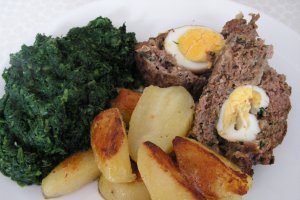 Rulada de carne tocata cu ou