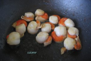 Supa-crema de usturoi cu scoici Saint-Jacques
